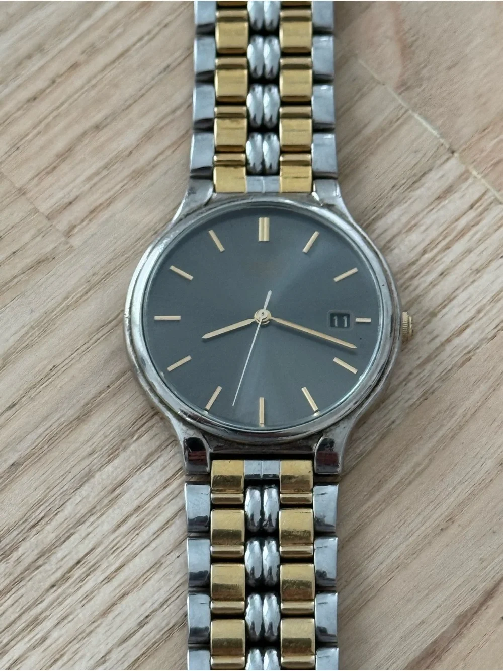 Seiko Vintage Watch Two-Tone Bracelet Case Gray Dial Date Window New Crystal